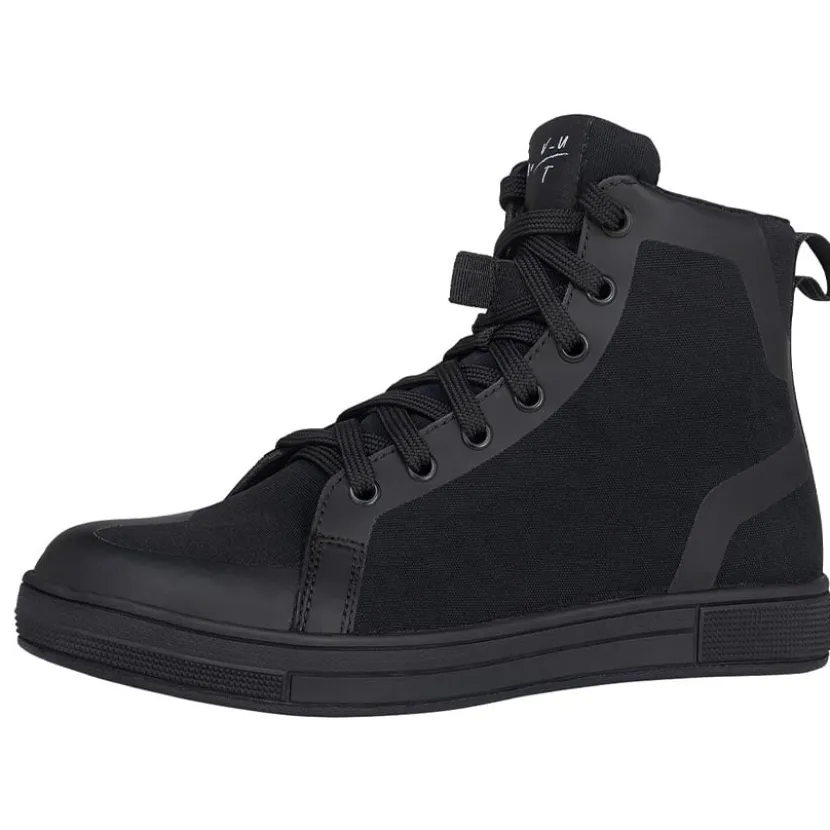 Classic Sneaker Style Lady