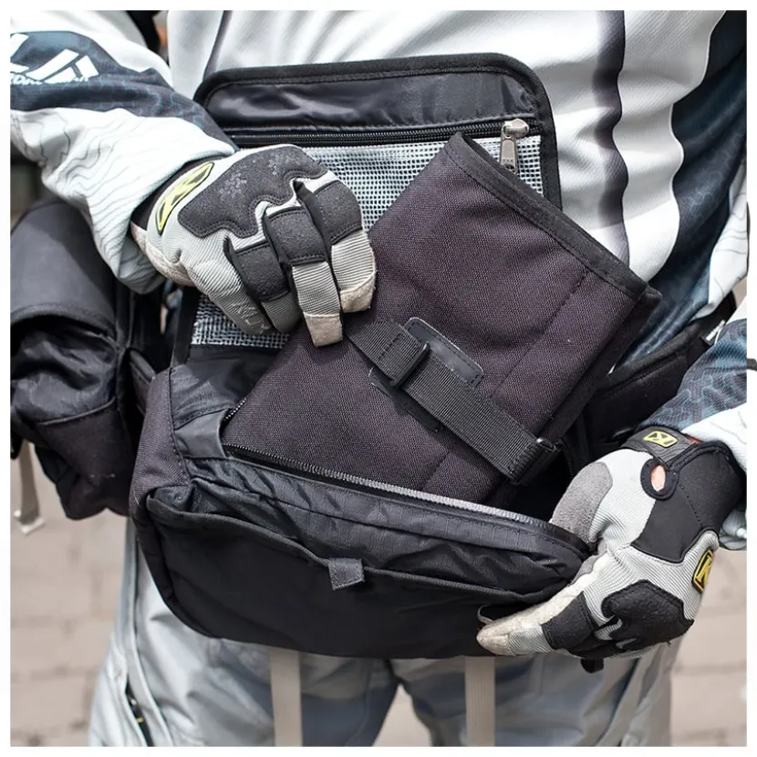 R8 Waist Pack